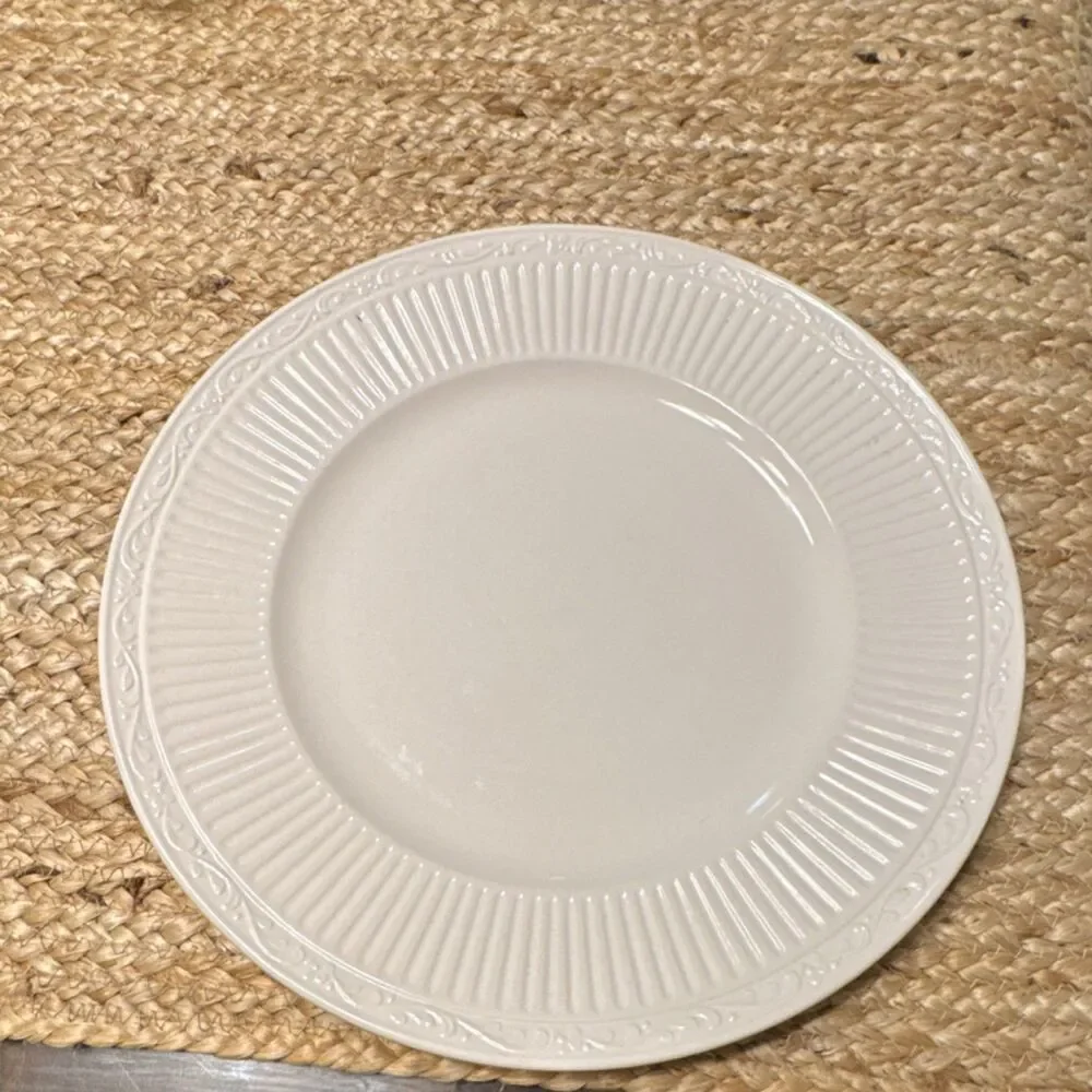 Mikasa Italian Countryside DD900 White Ceramic Dinner Plate Ribbed Scrollwork